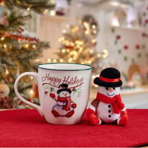Pfaltzgraff® 20盎司浆果图案马克杯,带雪人装饰