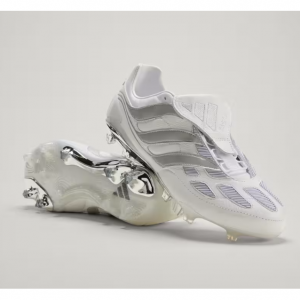 Predator 精准型硬地足球鞋