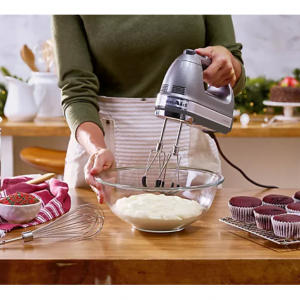 KitchenAid 7速数码手持搅拌机，带柔性搅拌棒