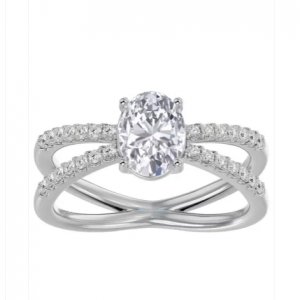 实验室合成 1.5 克拉总重椭圆形莫桑石nd Halo Diamond Ring In Sterling Silver