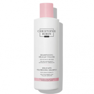 蕴含玫瑰精华的温和丰盈洗发露