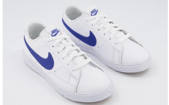 这款低帮的BLAZER赋予了脚踝灵活的舒适感受