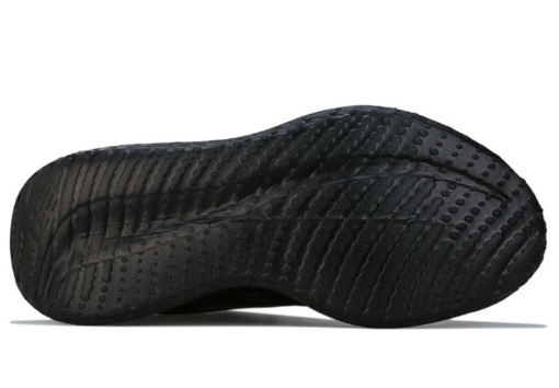 New Balance不同于其他运动品牌鞋的另一大特点是尺码的多样选择——New Balance提供同一尺码不同宽度