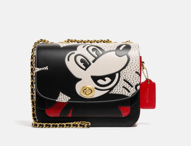 这次再度与DISNEY迪士尼展开一系列跨界联名