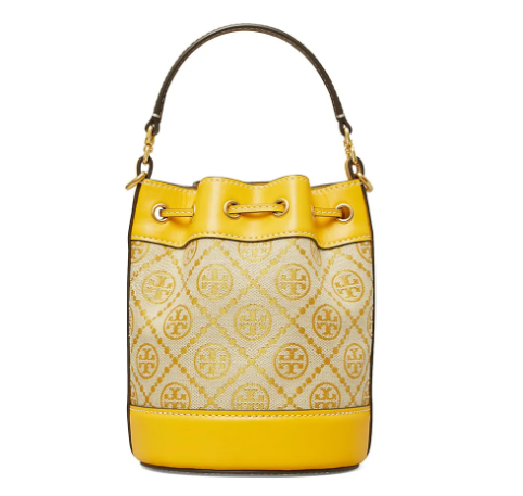 这款Tory Burch T Monogram迷你老花水桶包颜色鲜艳 这款Tory Burch T Monogram迷你老花水桶包颜色鲜艳