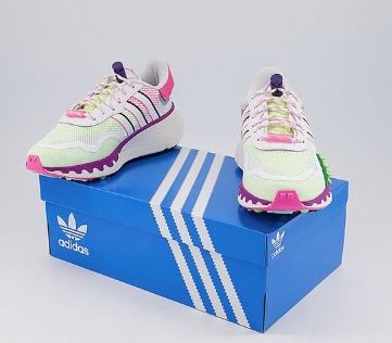 这款adidas Choigo拼色运动鞋采用超级亮眼吸引人的粉红、紫色、绿色和白色多种颜色