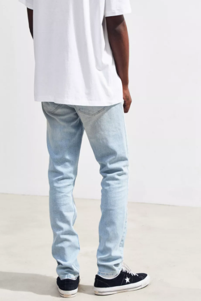 这款BDG男款破洞牛仔裤设计时尚潮流