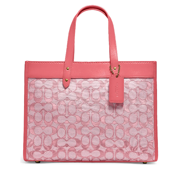 喜欢 COACH 包包的女孩们一定对品牌经典图腾 Coach Signature不陌生