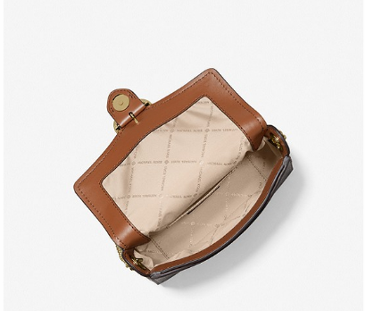 这款Wand小号老花斜挎包简单大方又百搭