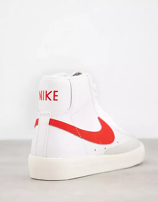 ASOS Asia官网 Nike Blazer Mid 77  女款高帮休闲运动板鞋热卖  ¥385.58 (原价 ¥810.35) ASOS Asia官网 Nike Blazer Mid 77  女款高帮休闲运动板鞋热卖