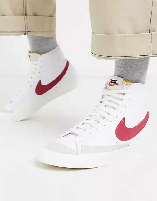 ASOS Asia官网 Nike Blazer Mid 77  女款高帮休闲运动板鞋热卖  ¥385.58 (原价 ¥810.35) ASOS Asia官网 Nike Blazer Mid 77  女款高帮休闲运动板鞋热卖
