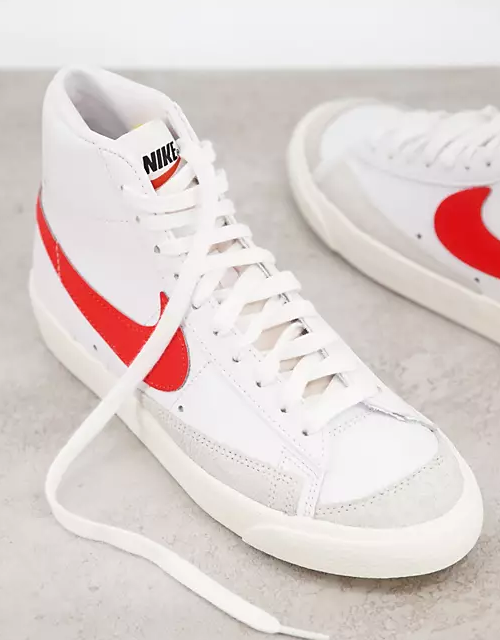 Nike Blazer系列一直是潮流爱好者、板仔酷爱的街头搭配款式 Nike Blazer系列一直是潮流爱好者、板仔酷爱的街头搭配款式