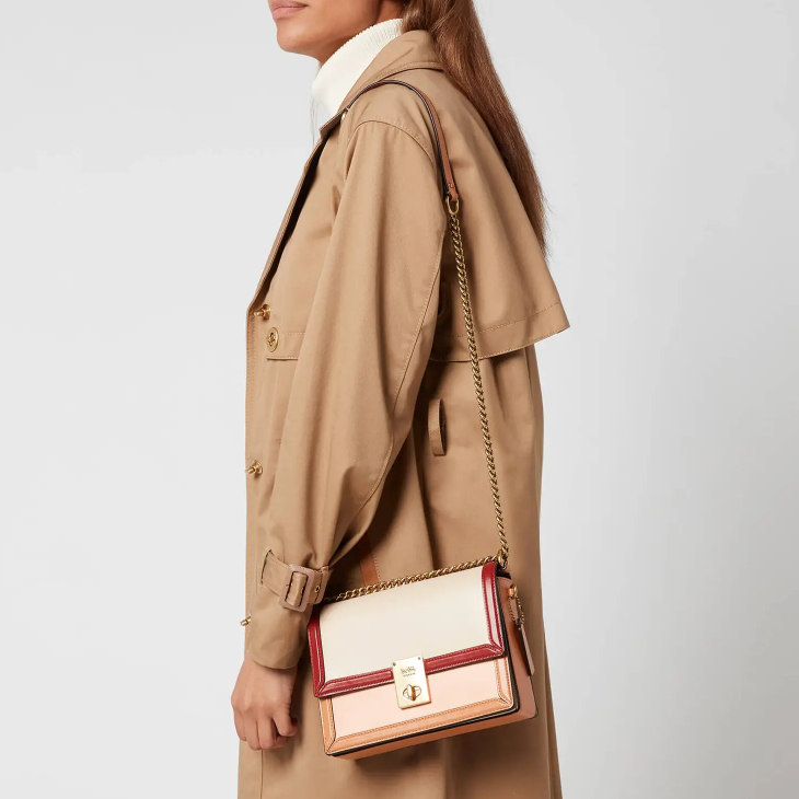 MyBag官网 Coach Hutton 拼色小方包热卖 £235.45 (原价 £395) + 免邮MyBag官网 Coach Hutton 拼色小方包热卖
