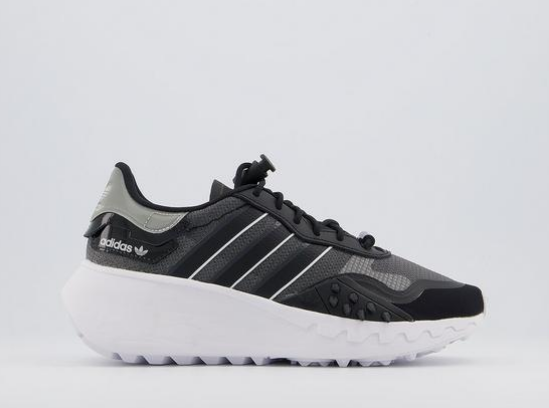 这款adidas Choigo厚底运动鞋采用的是网面材质