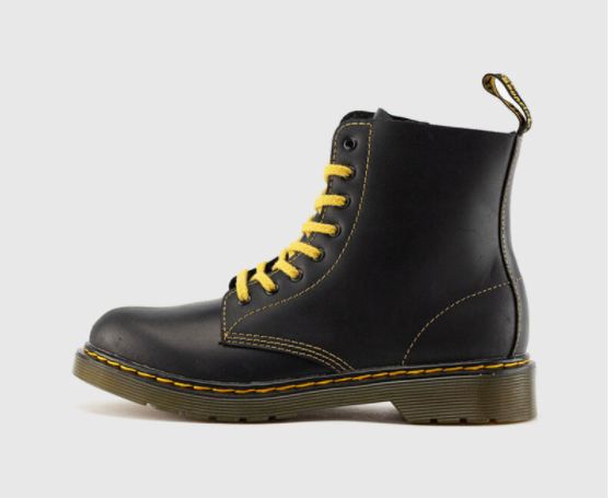 Dr.Martens的首款设计就是8孔1460款