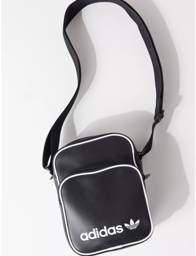 $19.99 (原价 $35) Urban Outfitters官网 adidas Originals Vintage Airliner 迷你斜挎包5.7折热卖 