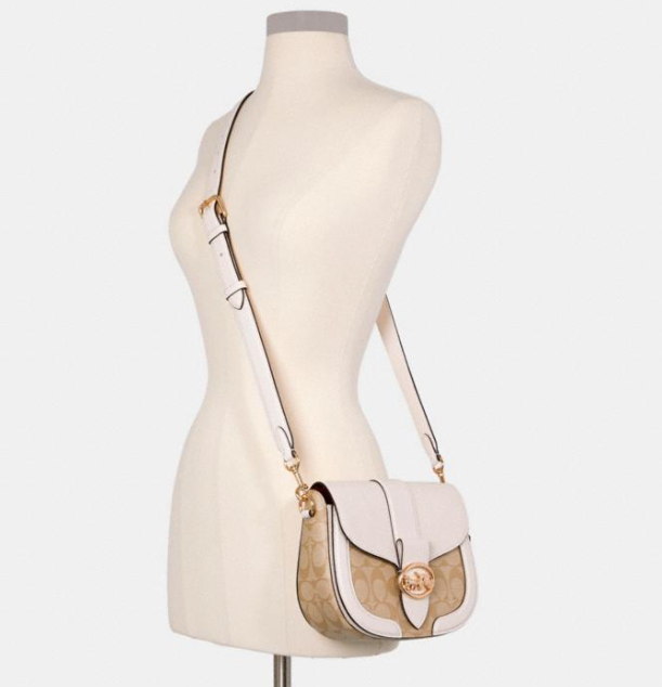 Coach Outlet官网 Coach Georgie 老花拼色马鞍包5折热卖 两色可选 $175 (原价 $350) + 免邮Coach Outlet官网 Coach Georgie 老花拼色马鞍包5折热卖 两色可选