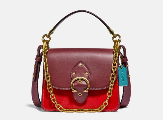 紧凑型的18号单肩包采用抛光鹅软石纹皮革和结实涂层帆布制作