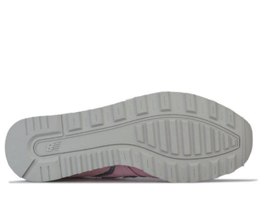 这款 New Balance 新百伦 996 女子复古运动鞋来自品牌的经典系列