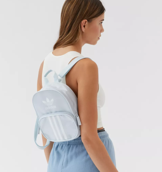 $14.99 (原价 $30) Urban Outfitters官网 adidas Originals Santiago 迷你双肩包5折热卖 两色可选