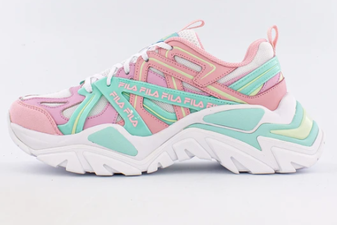 FILA产品现行销于意大利、英国、德国、法国、美国、中国、日本、韩国、巴西、俄罗斯等三十多个国家