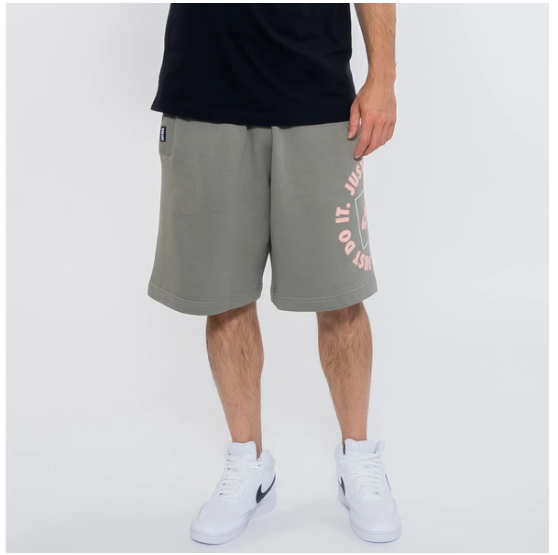 耐克商标图案是个小钩子