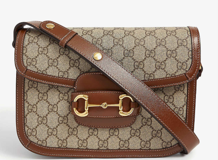 Cruise 2020系列的Gucci 1955 Horsebit手提包的设计灵感源自档案馆的设计 Cruise 2020系列的Gucci 1955 Horsebit手提包的设计灵感源自档案馆的设计