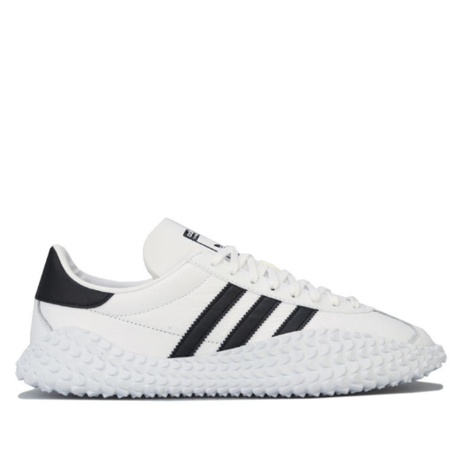 这款鞋是adidas Kamanda在2018年4月正式发布的全新休闲鞋款