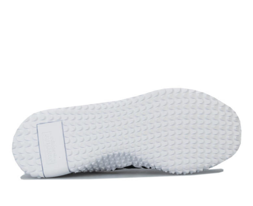 这款鞋是adidas Kamanda在2018年4月正式发布的全新休闲鞋款