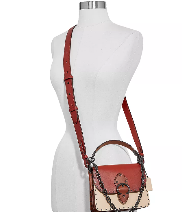 $297 (原价 $495) + 包邮Bloomingdale s官网  Coach Beat迷你撞色铆钉斜挎包6折热卖