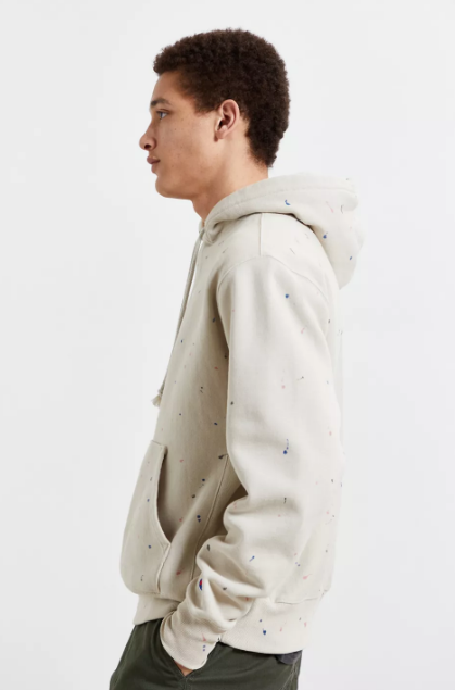 这款Champion Paint Splatter喷漆连帽卫衣采用棉纶混纺材质