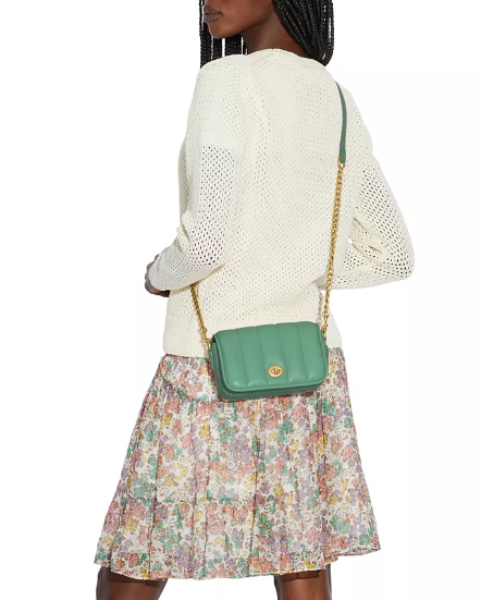 COACH在今年6月推出的Dinky小羊皮斜挎包真的是绝绝子