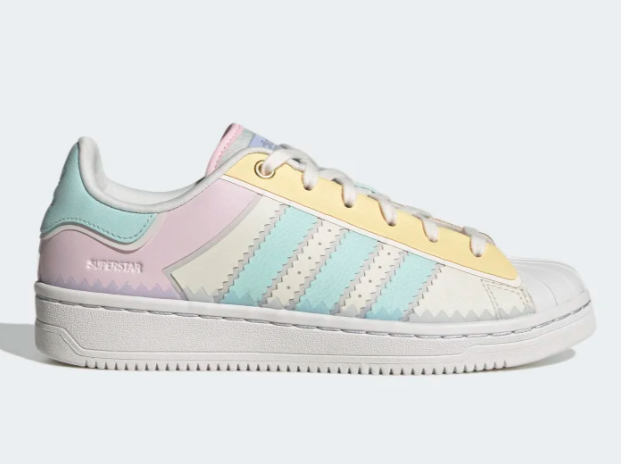 柔和的色调强调了 OG 标志的标志性细节