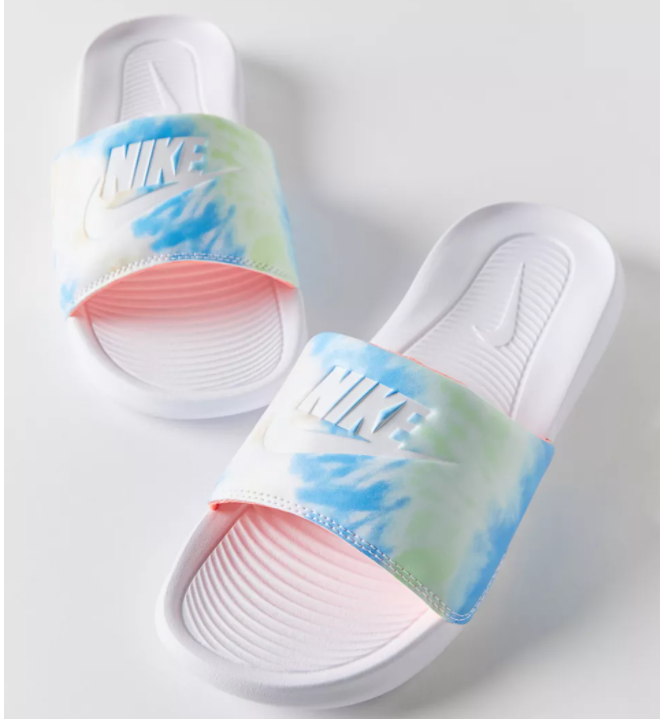 这双Nike凉拖轻便舒适