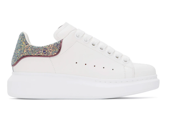 Alexander McQueen（亚历山大麦昆）是英国高级时装品牌