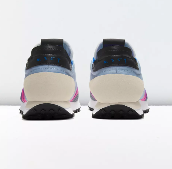 这款Nike DBreak-Type SE复古风运动鞋非常适合在家锻炼、或者健身时候穿