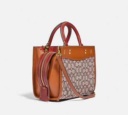 刺绣小粉象搭配特别的提花织面 刺绣小粉象搭配特别的提花织面