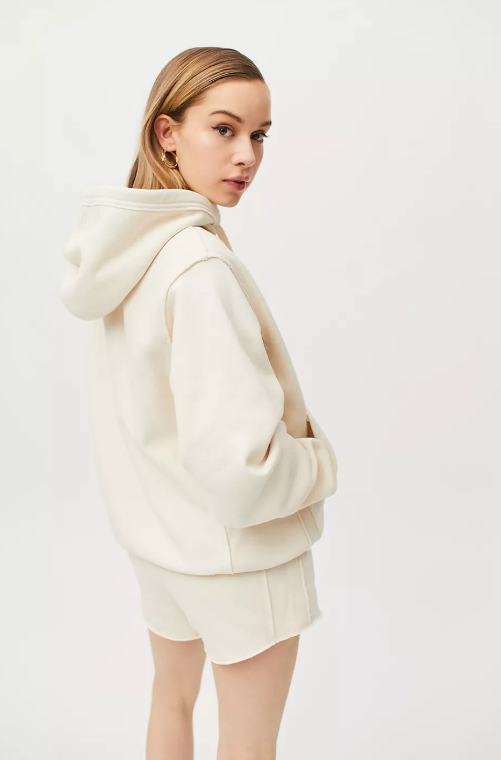 这款Champion UO Exclusive Natural State连帽卫衣颜色干净