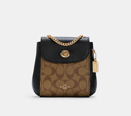 这款精致的双肩包是一款独特的混合型背包