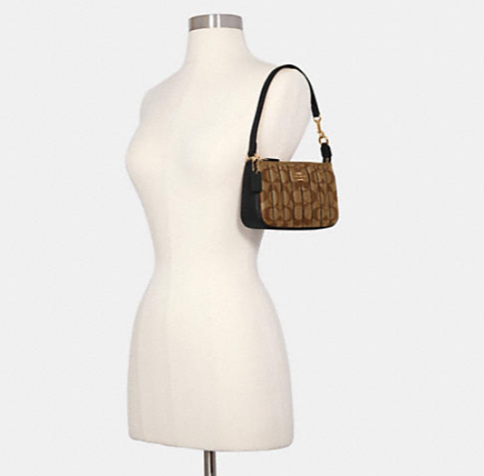 $139 (原价 $188) + 免邮Coach Outlet官网 Coach Nolita 19 经典老花麻将包74折热卖 两色可选