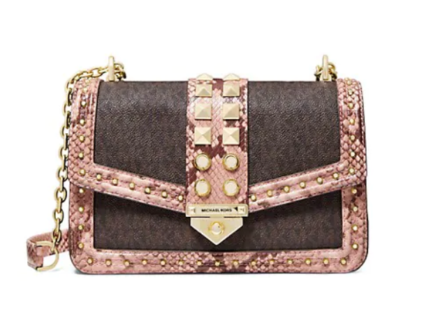 这款MK Soho Frameout大号链条单肩包是铆钉款