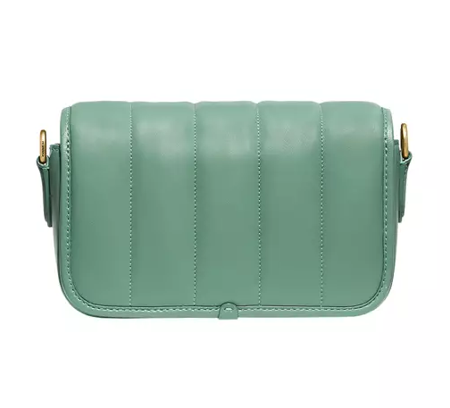 COACH在今年6月推出的Dinky 18小羊皮斜挎包真的是绝绝子