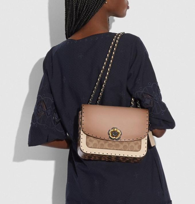 madison shoulder bolsa 16 in signature canvas with rivets