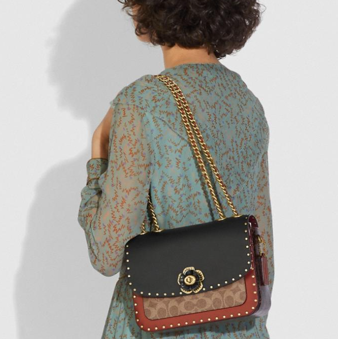 £395 (原价 £495) + 免邮Coach英国官网 Coach Madison 新款铆钉山茶花链条包热卖 立减£100