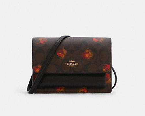 这款Coach小牛皮腰包采用精制皮革混合制作