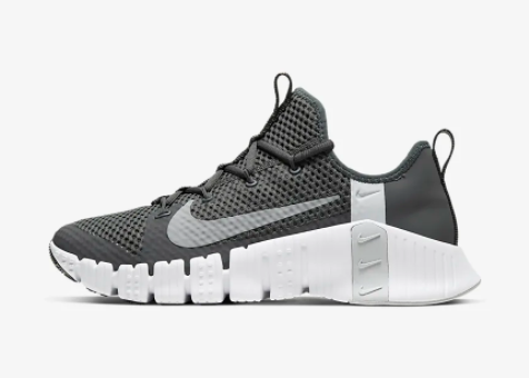 这双运动鞋将前足的 Nike Free 灵活性与后跟的 Metcon 稳定性相结合