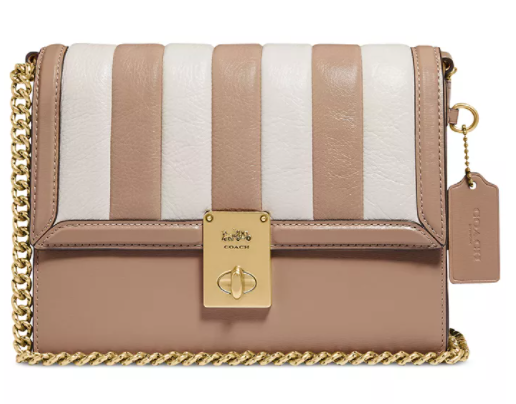 奶茶色加复古黄铜色搭配显得更加复古