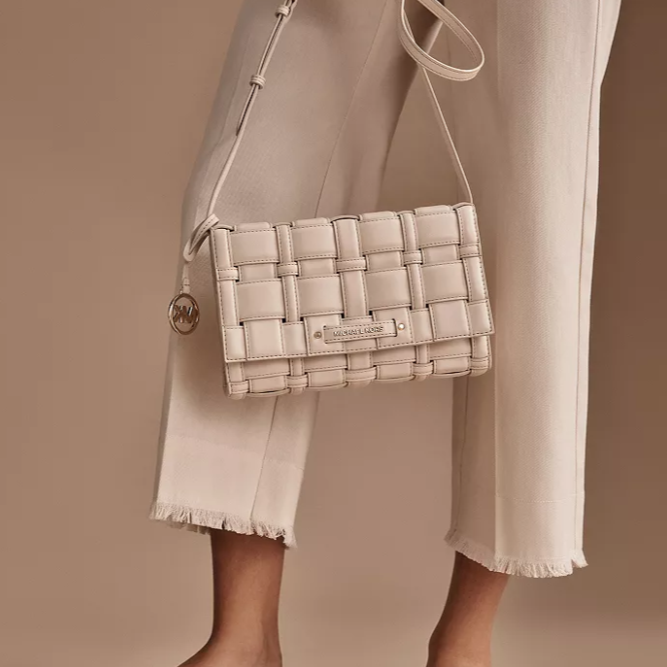 $116.10 (原价 $154.80) + 免邮Bloomingdale s官网 MICHAEL Michael Kors Ivy 女士编织斜挎包45折热卖 多色