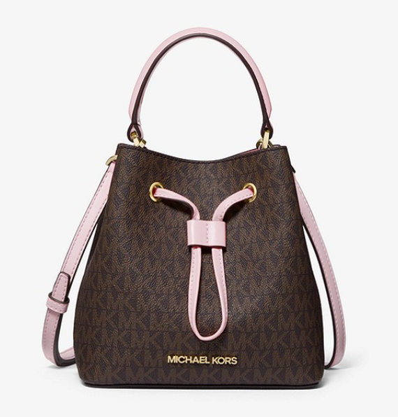 夏天度假一定要有一个亮色系的小水桶