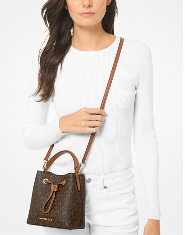 $99 (原价 $328) + 免邮MICHAEL MICHAEL KORS Suri 小号Logo皮革老花水桶包3折热卖 